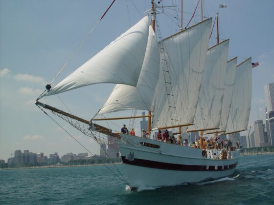 Tall Ship Windy Chicago : Unique Sailing on Lake Michigan