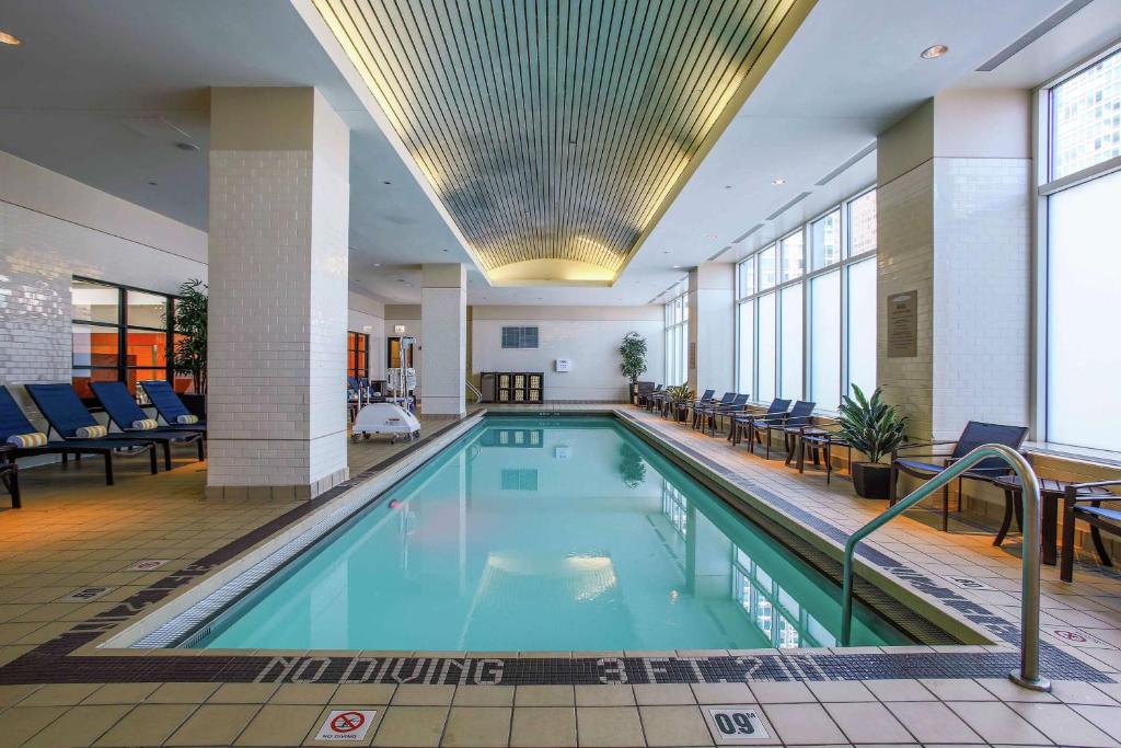 Embassy Suites by Hilton Chicago Downtown Magnificent Mile Pool