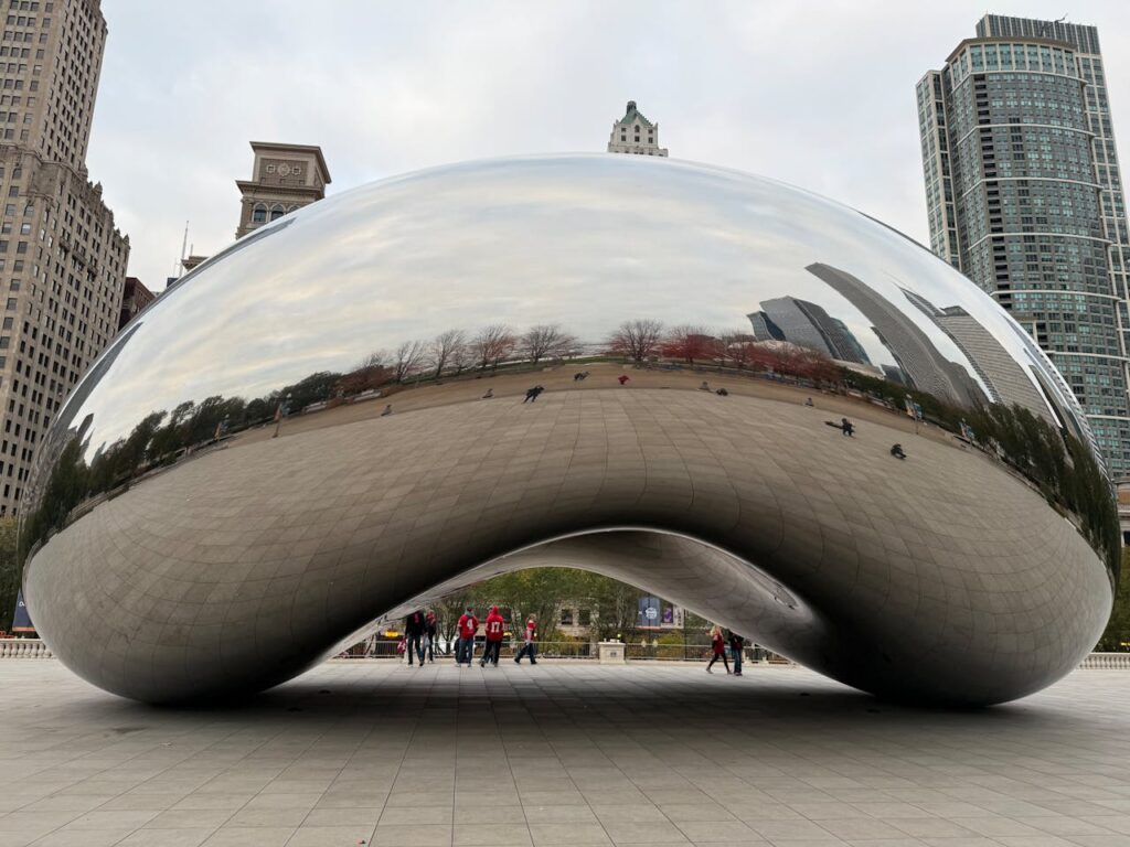 Cloud Gate Sculpture in Millennium Park, Chicago