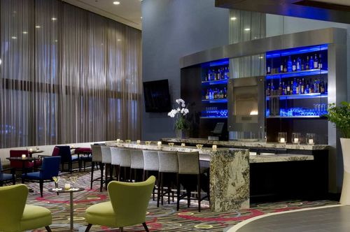 DoubleTree Hotel Chicago Magnificent Mile Bar