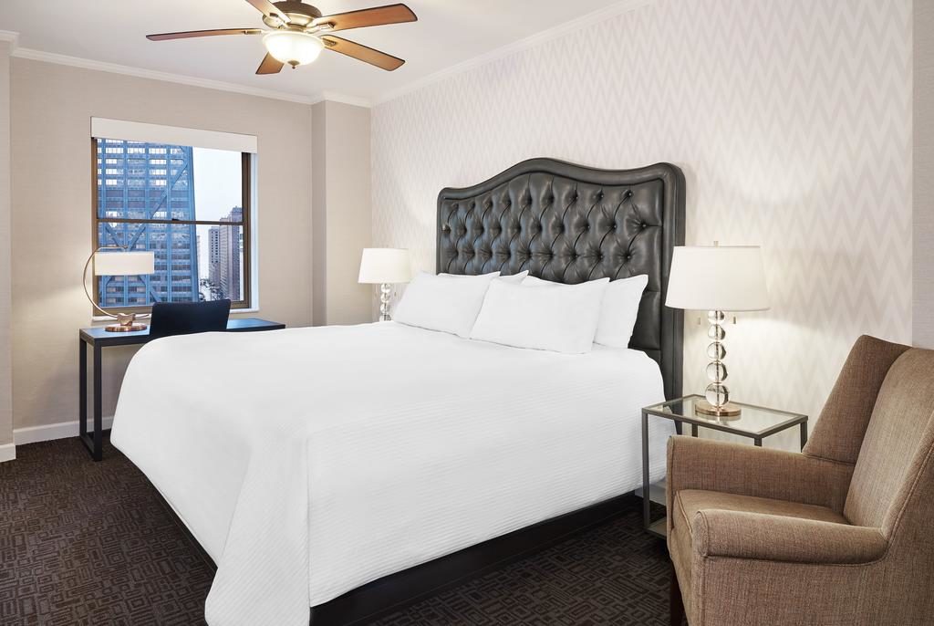 The Tremont Chicago Hotel at Magnificent Mile Hotel Rooms