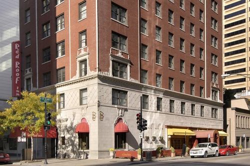 The St. Clair Hotel – Red Roof Inn Chicago Downtown Magnificent Mile
