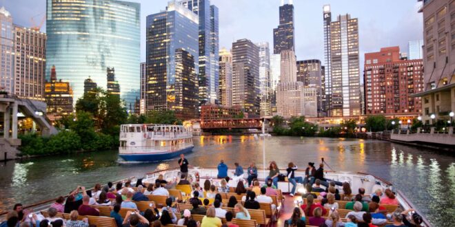 Chicago Architecture River Tour with Shoreline Sightseeing