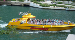 Lakefront speedboat tour Chicago
