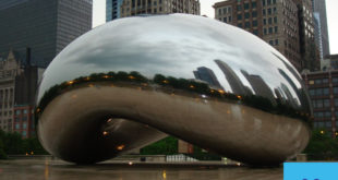 Metal Bean - The Cloud Gate in Millennium Park Chicago