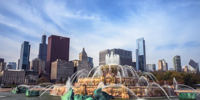 Chicago's Buckingham Fountain and Skyline Summer Itinerary
