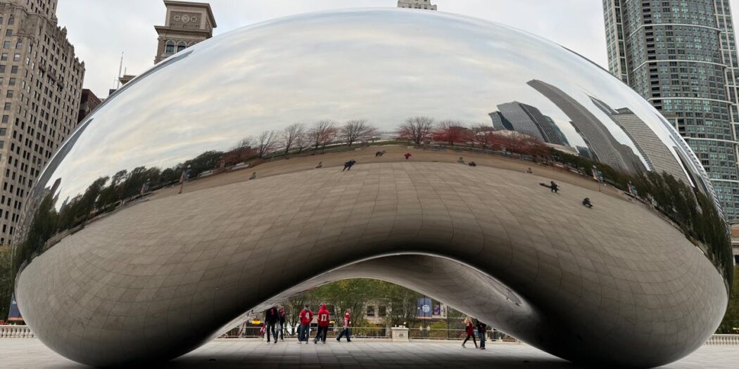 Cloud Gate Sculpture in Millennium Park, Chicago