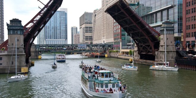 Chicago river cruise